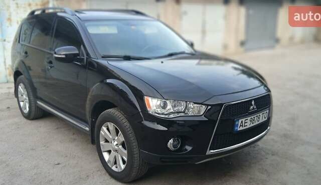 Черный Мицубиси Аутлендер ХЛ, объемом двигателя 2.3 л и пробегом 190 тыс. км за 12500 $, фото 1 на Automoto.ua