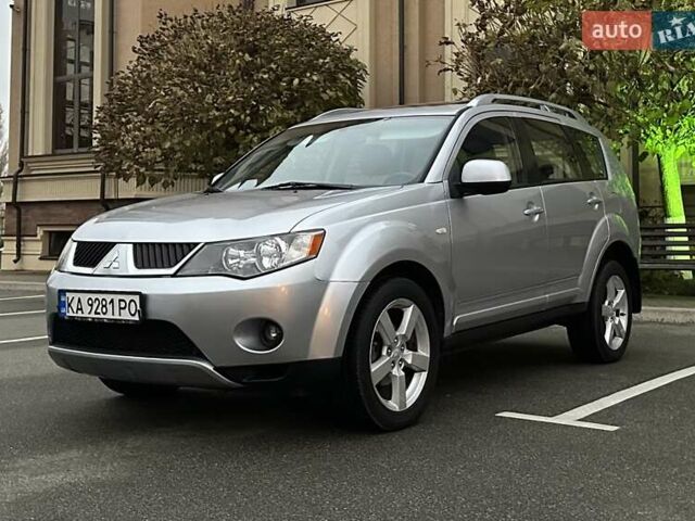 Серый Мицубиси Аутлендер ХЛ, объемом двигателя 3 л и пробегом 129 тыс. км за 10450 $, фото 1 на Automoto.ua