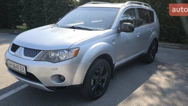 Сірий Міцубісі Аутлендер ХЛ, об'ємом двигуна 2.99 л та пробігом 192 тис. км за 9800 $, фото 1 на Automoto.ua