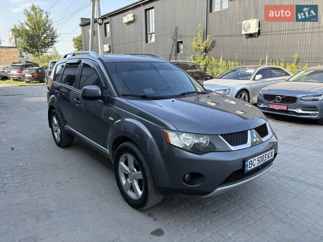 Міцубісі Аутлендер ХЛ 2008 у Києві на Automoto.ua Сірий Міцубісі Аутлендер ХЛ, об'ємом двигуна 2.36 л та пробігом 215 тис. км за 9000 $, фото 1 на Automoto.ua