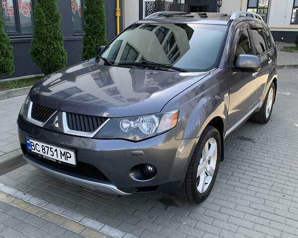 Сірий Міцубісі Аутлендер ХЛ, об'ємом двигуна 2.4 л та пробігом 217 тис. км за 9000 $, фото 1 на Automoto.ua