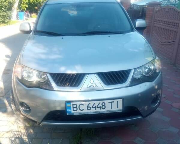 Серый Мицубиси Аутлендер ХЛ, объемом двигателя 2.36 л и пробегом 248 тыс. км за 7100 $, фото 1 на Automoto.ua