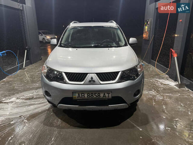 Серый Мицубиси Аутлендер ХЛ, объемом двигателя 2.36 л и пробегом 208 тыс. км за 7800 $, фото 1 на Automoto.ua