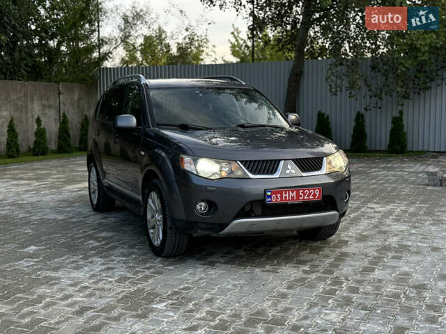 Серый Мицубиси Аутлендер ХЛ, объемом двигателя 2 л и пробегом 232 тыс. км за 9599 $, фото 1 на Automoto.ua