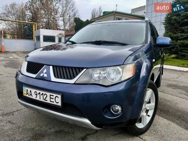 Синий Мицубиси Аутлендер ХЛ, объемом двигателя 3 л и пробегом 197 тыс. км за 9200 $, фото 1 на Automoto.ua