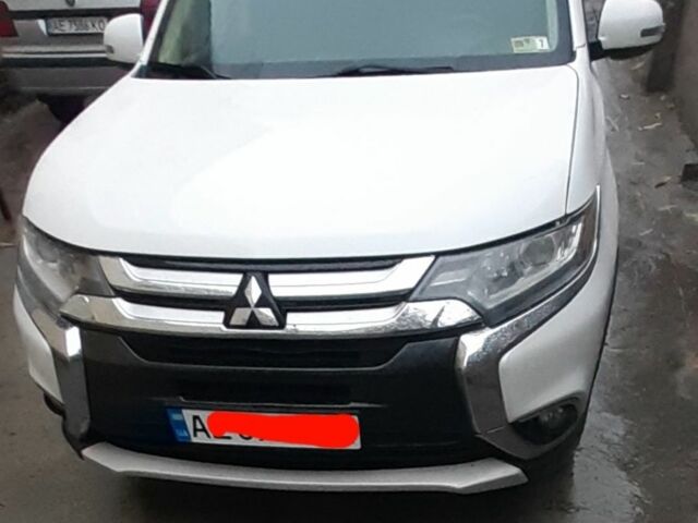 Білий Міцубісі Аутлендер, об'ємом двигуна 2.4 л та пробігом 158 тис. км за 15000 $, фото 1 на Automoto.ua