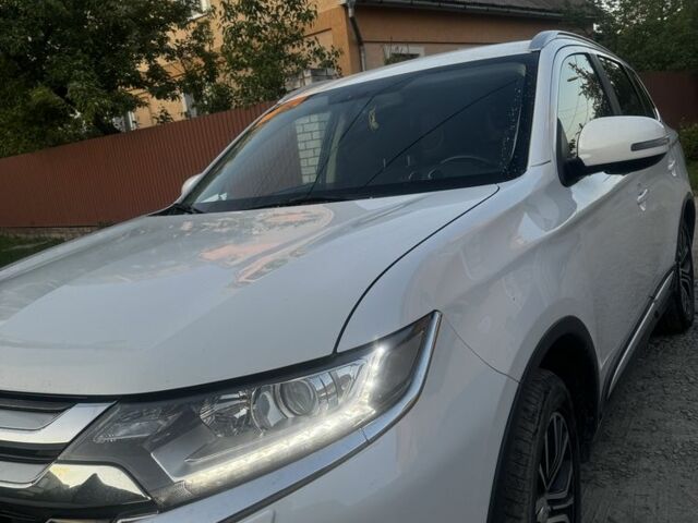 Белый Мицубиси Аутлендер, объемом двигателя 2.2 л и пробегом 186 тыс. км за 16300 $, фото 1 на Automoto.ua