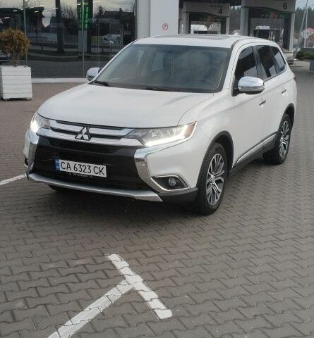 Белый Мицубиси Аутлендер, объемом двигателя 2.4 л и пробегом 119 тыс. км за 17800 $, фото 1 на Automoto.ua