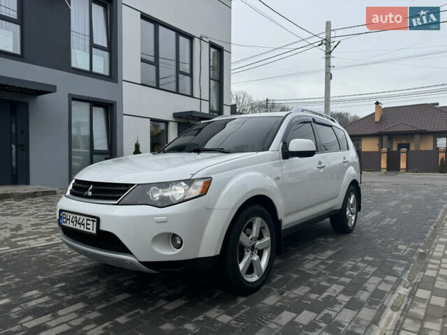 Білий Міцубісі Аутлендер, об'ємом двигуна 3 л та пробігом 312 тис. км за 7850 $, фото 1 на Automoto.ua