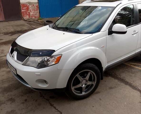 Білий Міцубісі Аутлендер, об'ємом двигуна 2.18 л та пробігом 275 тис. км за 9500 $, фото 1 на Automoto.ua