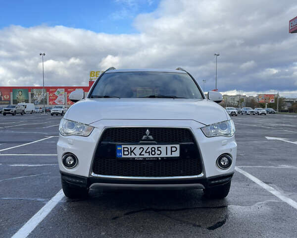 Білий Міцубісі Аутлендер, об'ємом двигуна 2.18 л та пробігом 198 тис. км за 11500 $, фото 1 на Automoto.ua