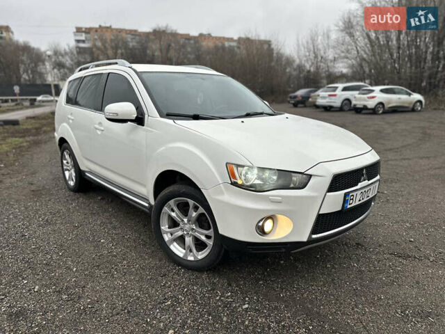 Белый Мицубиси Аутлендер, объемом двигателя 2.2 л и пробегом 266 тыс. км за 9300 $, фото 1 на Automoto.ua