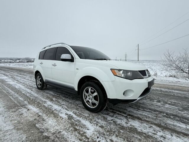 Белый Мицубиси Аутлендер, объемом двигателя 2 л и пробегом 132 тыс. км за 4199 $, фото 1 на Automoto.ua