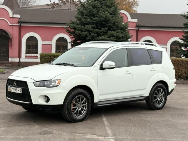 Білий Міцубісі Аутлендер, об'ємом двигуна 2.4 л та пробігом 250 тис. км за 10000 $, фото 1 на Automoto.ua