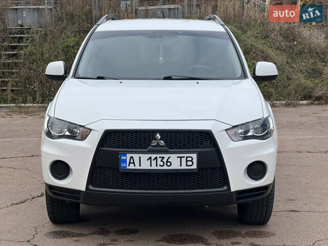 Білий Міцубісі Аутлендер, об'ємом двигуна 2.36 л та пробігом 260 тис. км за 9700 $, фото 1 на Automoto.ua