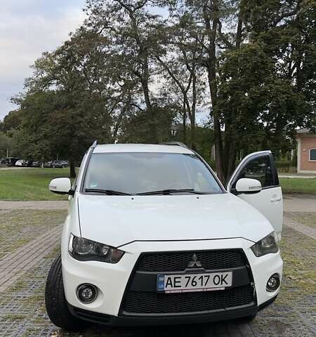 Белый Мицубиси Аутлендер, объемом двигателя 2 л и пробегом 172 тыс. км за 10999 $, фото 1 на Automoto.ua