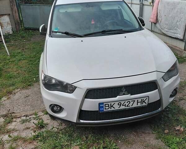 Білий Міцубісі Аутлендер, об'ємом двигуна 2.3 л та пробігом 288 тис. км за 12000 $, фото 1 на Automoto.ua