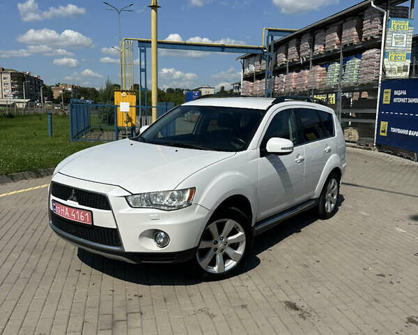 Белый Мицубиси Аутлендер, объемом двигателя 2.2 л и пробегом 211 тыс. км за 10999 $, фото 1 на Automoto.ua