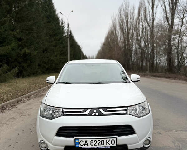 Білий Міцубісі Аутлендер, об'ємом двигуна 2 л та пробігом 150 тис. км за 11000 $, фото 1 на Automoto.ua