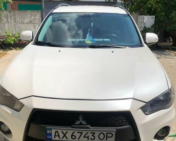 Міцубісі Аутлендер 2012 у Мерефа на Automoto.ua Білий Міцубісі Аутлендер, об'ємом двигуна 2.4 л та пробігом 250 тис. км за 10000 $, фото 1 на Automoto.ua