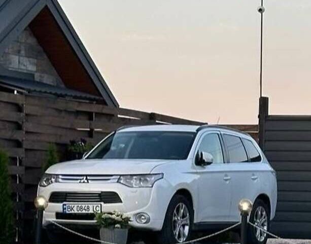 Білий Міцубісі Аутлендер, об'ємом двигуна 2.27 л та пробігом 185 тис. км за 13000 $, фото 1 на Automoto.ua