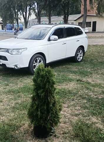 Білий Міцубісі Аутлендер, об'ємом двигуна 2.36 л та пробігом 299 тис. км за 13000 $, фото 1 на Automoto.ua