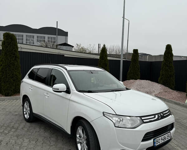 Белый Мицубиси Аутлендер, объемом двигателя 2.2 л и пробегом 262 тыс. км за 12800 $, фото 1 на Automoto.ua