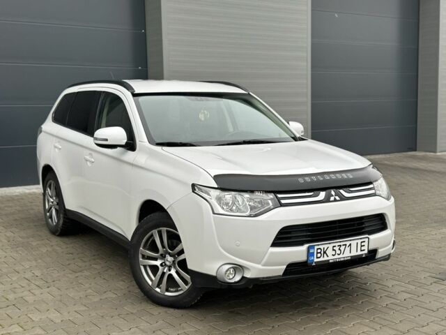 Белый Мицубиси Аутлендер, объемом двигателя 2.3 л и пробегом 270 тыс. км за 11250 $, фото 1 на Automoto.ua