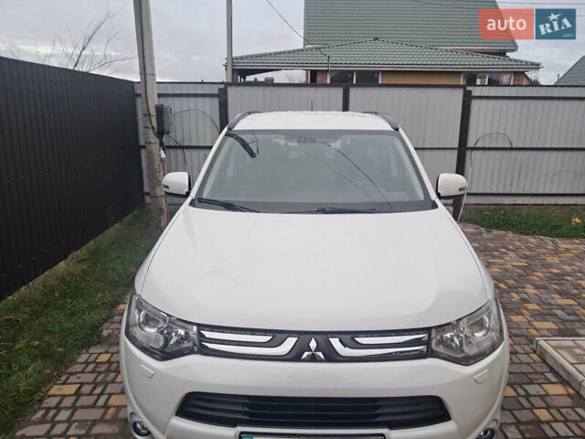 Білий Міцубісі Аутлендер, об'ємом двигуна 2.36 л та пробігом 112 тис. км за 14900 $, фото 1 на Automoto.ua