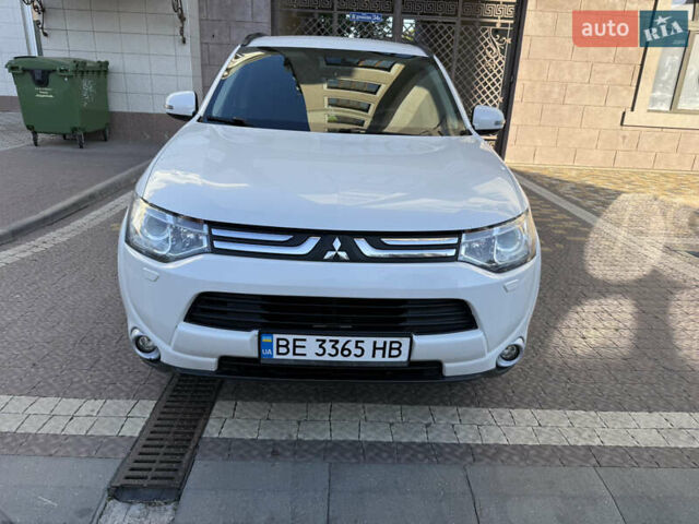Білий Міцубісі Аутлендер, об'ємом двигуна 2.36 л та пробігом 146 тис. км за 14300 $, фото 1 на Automoto.ua