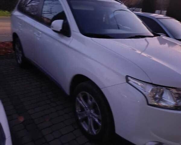 Білий Міцубісі Аутлендер, об'ємом двигуна 2 л та пробігом 75 тис. км за 17000 $, фото 1 на Automoto.ua