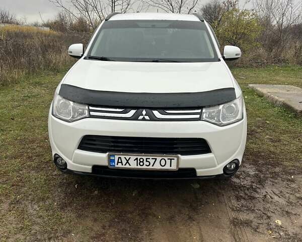 Міцубісі Аутлендер 2013 у Харкові на Automoto.ua Білий Міцубісі Аутлендер, об'ємом двигуна 2.4 л та пробігом 209 тис. км за 13000 $, фото 1 на Automoto.ua