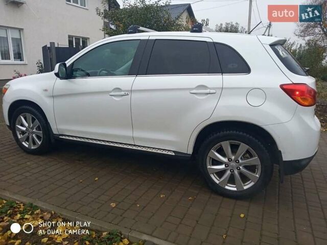 Белый Мицубиси Аутлендер, объемом двигателя 2 л и пробегом 203 тыс. км за 10750 $, фото 1 на Automoto.ua
