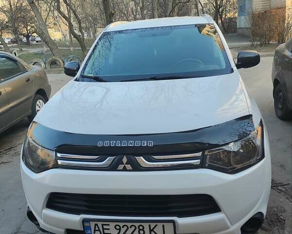 Білий Міцубісі Аутлендер, об'ємом двигуна 2.36 л та пробігом 250 тис. км за 11200 $, фото 1 на Automoto.ua