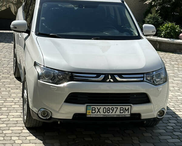 Белый Мицубиси Аутлендер, объемом двигателя 2.4 л и пробегом 114 тыс. км за 16800 $, фото 1 на Automoto.ua