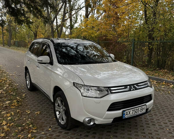 Білий Міцубісі Аутлендер, об'ємом двигуна 2.4 л та пробігом 146 тис. км за 13500 $, фото 1 на Automoto.ua