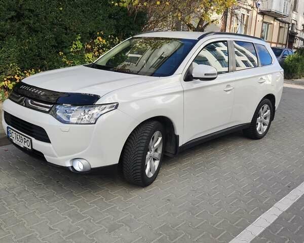 Білий Міцубісі Аутлендер, об'ємом двигуна 2.27 л та пробігом 232 тис. км за 12800 $, фото 1 на Automoto.ua