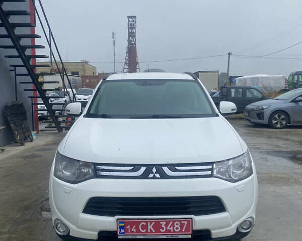 Белый Мицубиси Аутлендер, объемом двигателя 2.2 л и пробегом 255 тыс. км за 11600 $, фото 1 на Automoto.ua