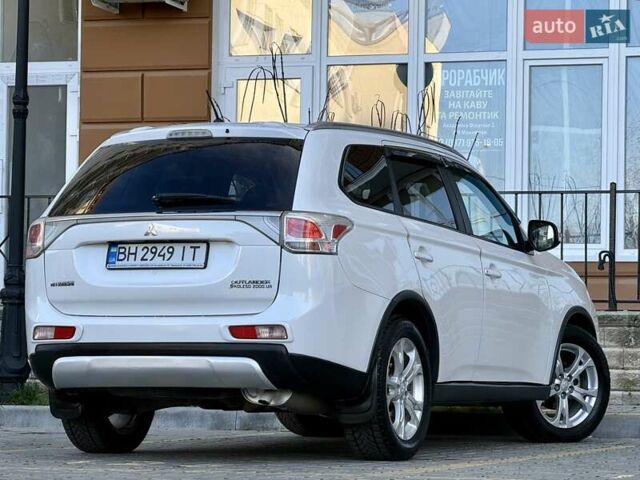 Белый Мицубиси Аутлендер, объемом двигателя 2.36 л и пробегом 140 тыс. км за 12999 $, фото 1 на Automoto.ua