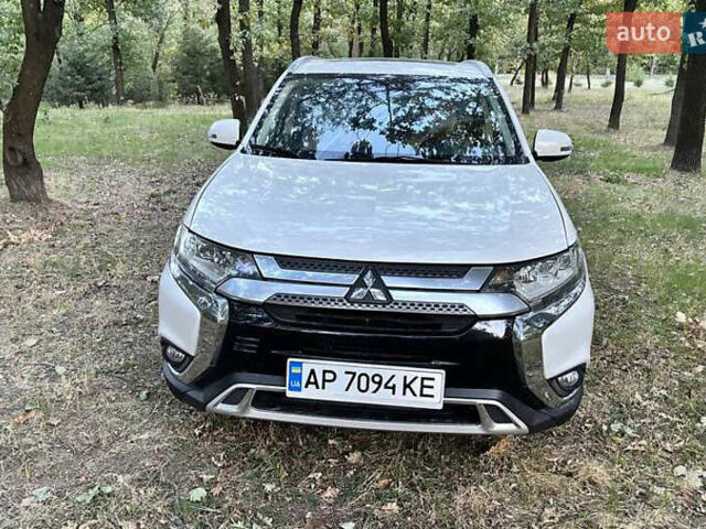 Білий Міцубісі Аутлендер, об'ємом двигуна 3 л та пробігом 109 тис. км за 12500 $, фото 1 на Automoto.ua