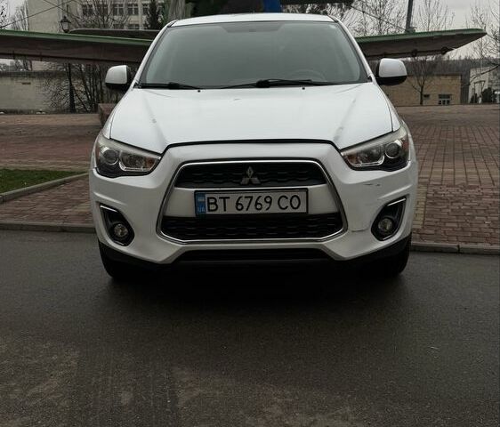 Білий Міцубісі Аутлендер, об'ємом двигуна 2 л та пробігом 161 тис. км за 9400 $, фото 1 на Automoto.ua