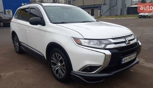 Белый Мицубиси Аутлендер, объемом двигателя 2.4 л и пробегом 240 тыс. км за 14900 $, фото 1 на Automoto.ua