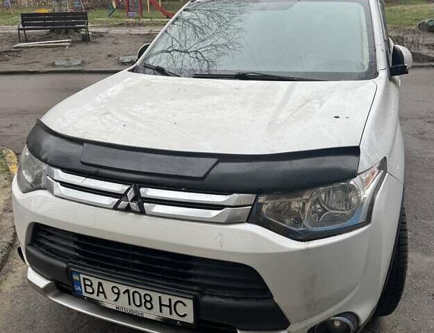 Белый Мицубиси Аутлендер, объемом двигателя 2.4 л и пробегом 144 тыс. км за 12500 $, фото 1 на Automoto.ua