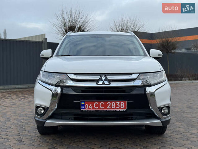Белый Мицубиси Аутлендер, объемом двигателя 3 л и пробегом 310 тыс. км за 12700 $, фото 1 на Automoto.ua
