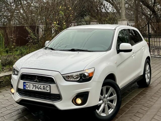 Белый Мицубиси Аутлендер, объемом двигателя 2 л и пробегом 168 тыс. км за 10800 $, фото 1 на Automoto.ua