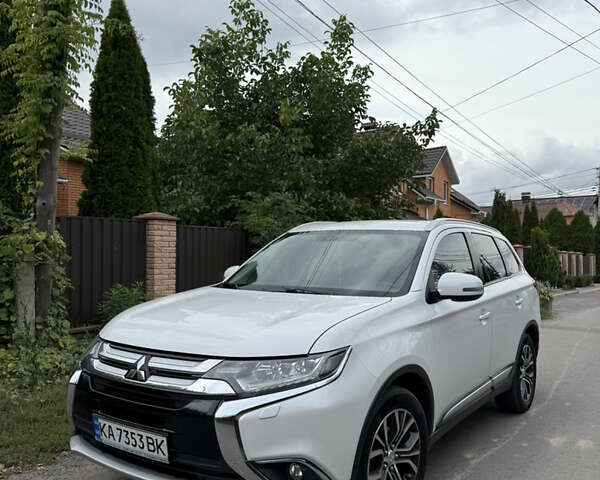 Білий Міцубісі Аутлендер, об'ємом двигуна 2.36 л та пробігом 134 тис. км за 19999 $, фото 1 на Automoto.ua