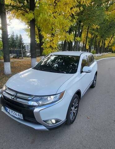Мицубиси Аутлендер 2016 в Полтаве на Automoto.ua Белый Мицубиси Аутлендер, объемом двигателя 2.36 л и пробегом 240 тыс. км за 14000 $, фото 1 на Automoto.ua