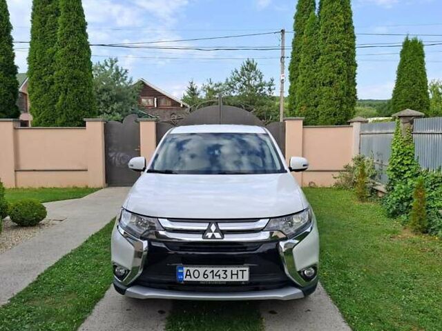 Белый Мицубиси Аутлендер, объемом двигателя 2.4 л и пробегом 145 тыс. км за 14900 $, фото 1 на Automoto.ua