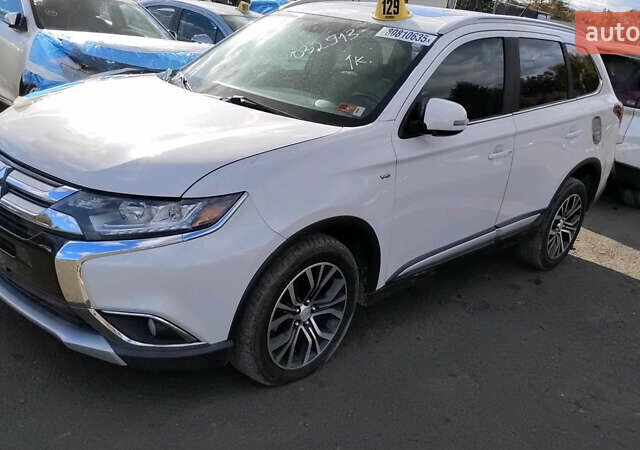 Білий Міцубісі Аутлендер, об'ємом двигуна 3 л та пробігом 177 тис. км за 9000 $, фото 1 на Automoto.ua