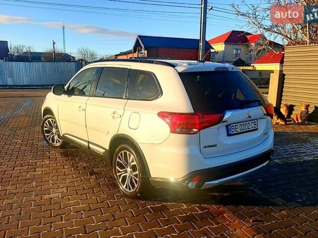 Белый Мицубиси Аутлендер, объемом двигателя 2.4 л и пробегом 140 тыс. км за 13800 $, фото 1 на Automoto.ua